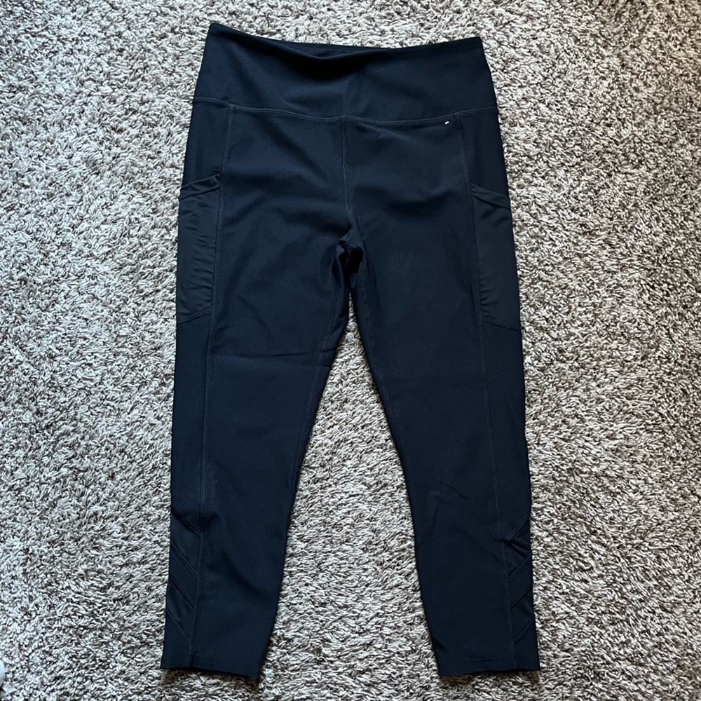 Black cropped leggings